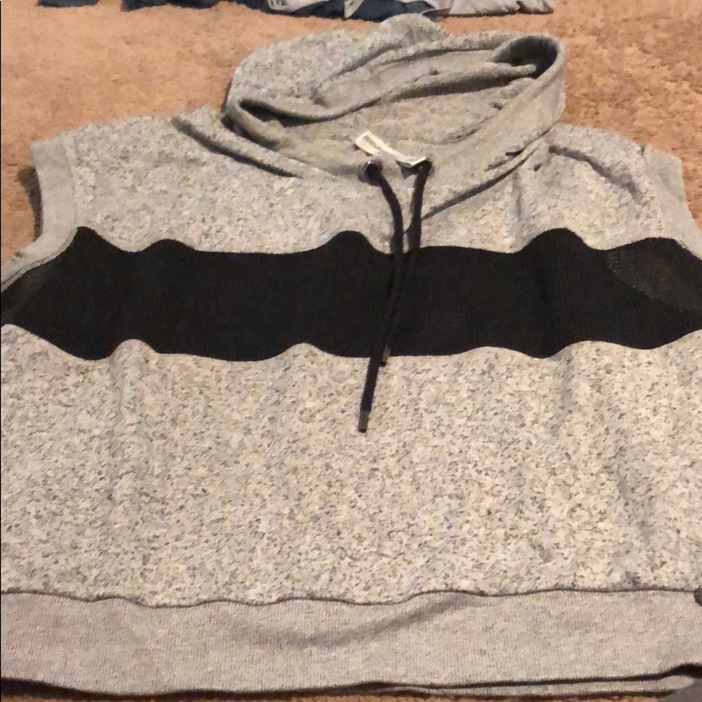 Soooo cute - perfect workout top! - Picture 2 of 4
